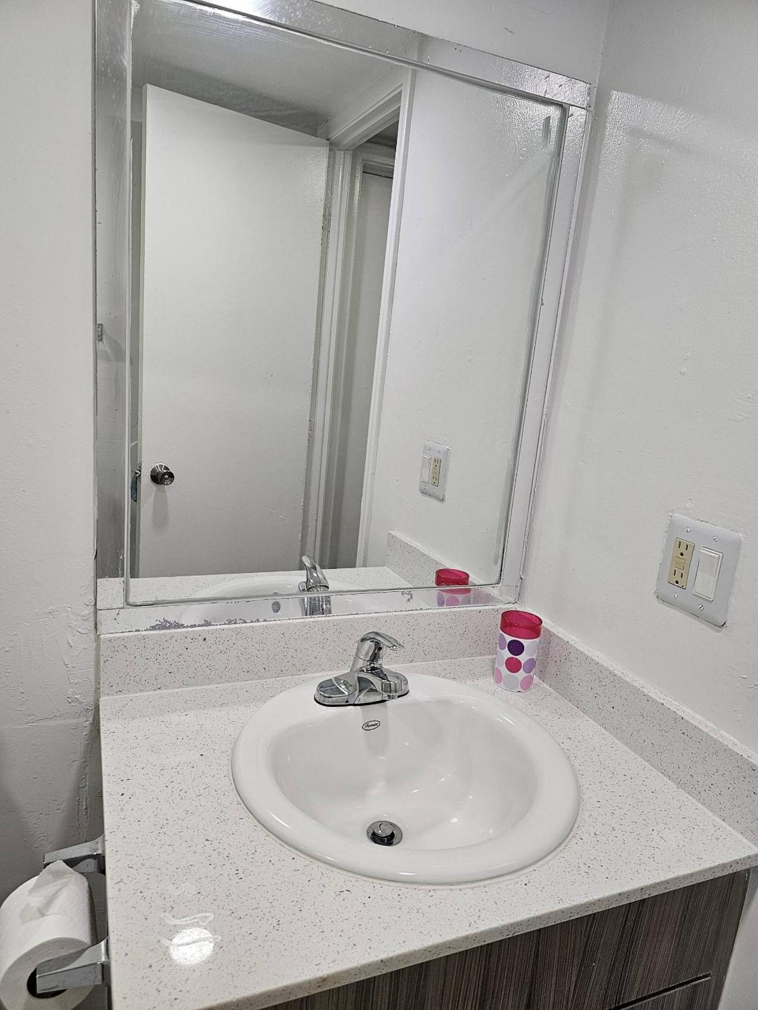 Room In Apartment - The Sample Rd Retreats Pompano Beach Eksteriør billede