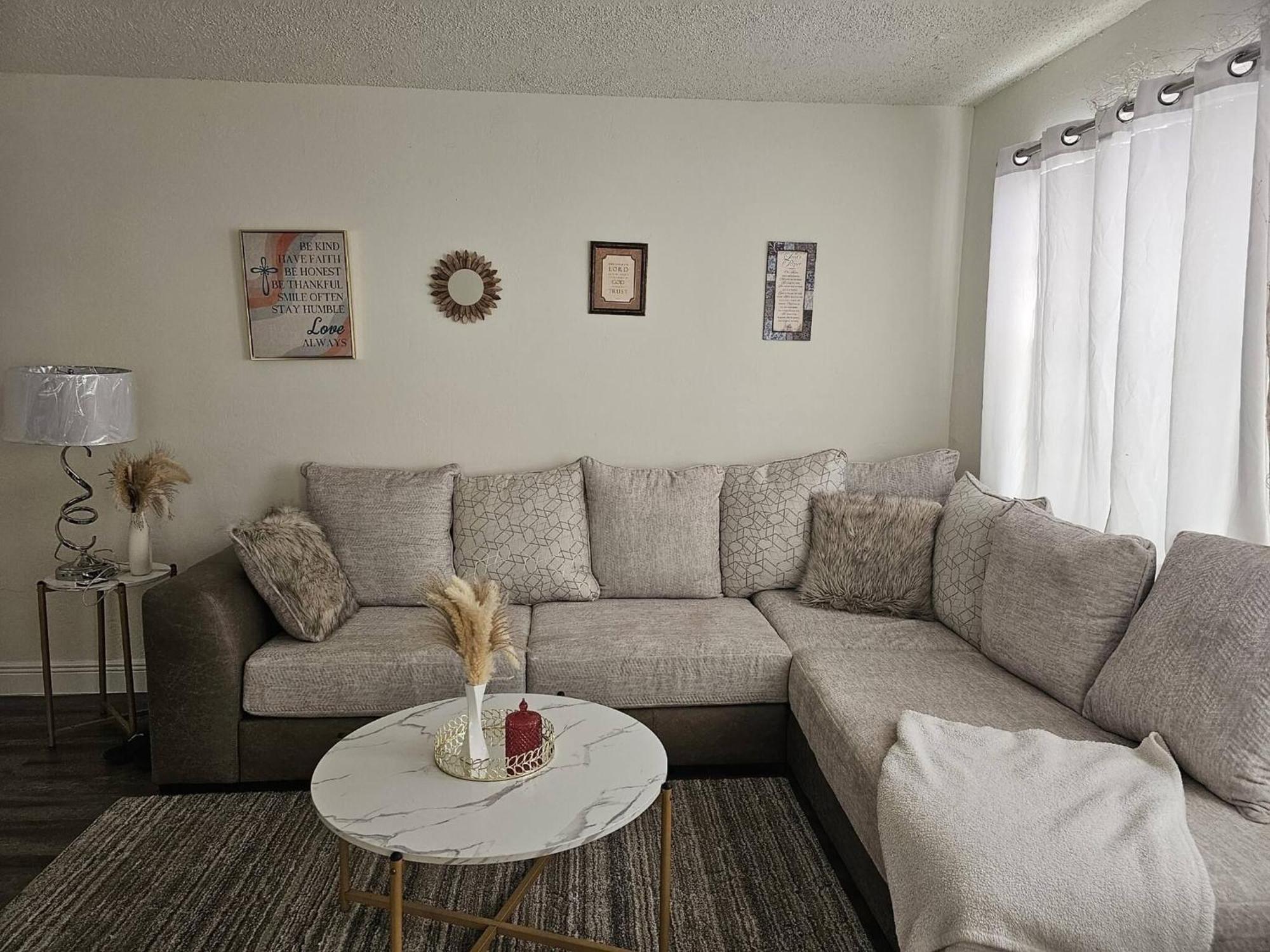 Room In Apartment - The Sample Rd Retreats Pompano Beach Eksteriør billede